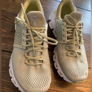 On running Cloud sneaker